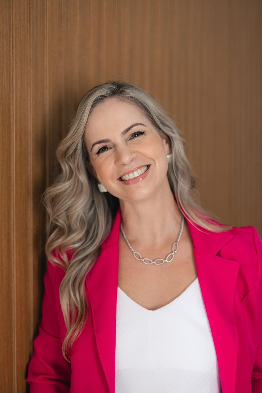 Juliana Munhoz, psicóloga especialista em Terapia Cognitivo-Comportamental e Neuropsicologia